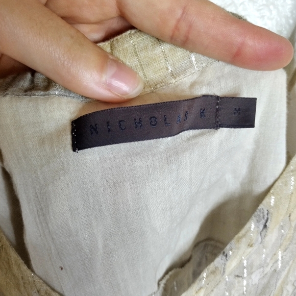 Nicholas k asymmetrical Metallic Gold Sleeveless Blouse Sz M - Picture 4 of 9